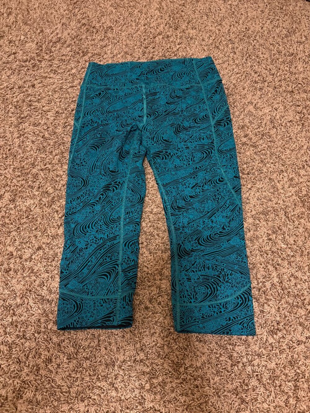 Lululemon In Movement Crop *Everlux 19" Leggings Size 10 Kitakami Spirit Green